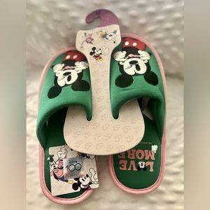 NWT- Mickey Mouse Women’s Slippers. Pink & Green Size 7/8